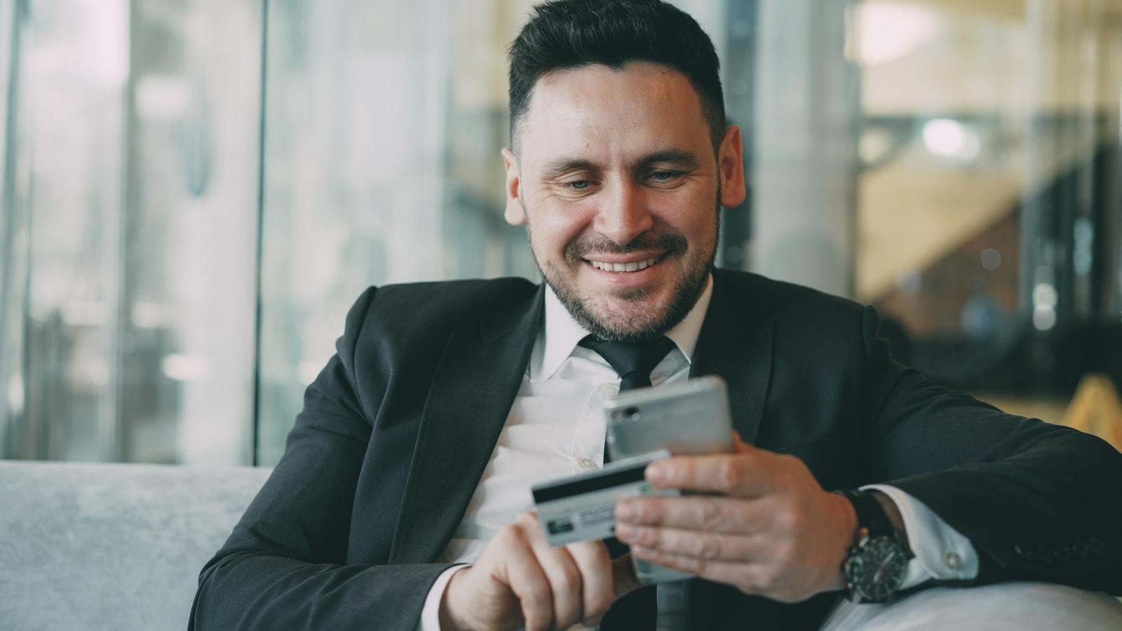 How to open a bank account in Canada: mobile banking app